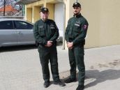 Policajti zo Zavara zachránili život opitému mladíkovi z Majcichova