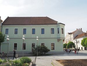 Trnava ide s nájomným v Zelenom dome aj na Hlavnej 10 radikálne dolu