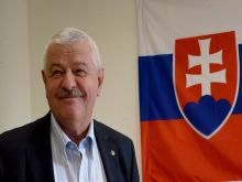 Pre odmeny v spoločnosti Letisko Piešťany má súd vypočuť aj exžupana Mikuša