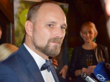 Viskupič víta vládnu investíciu do ciest, poukázal na kritický stav jednej z dopravných tepien