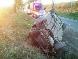 Pri Zvončíne skončilo auto na streche, po nehode pri Oravnom nenašli vodiča