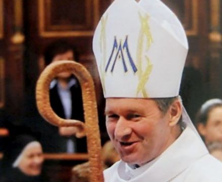 Priaznivci Róberta Bezáka zasypú Vatikán pohľadnicami