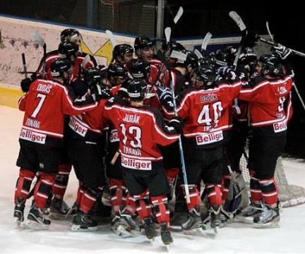 Hokejisti vyhrali prvý zápas v Michalovciach, v sobotu môžu rozhodnúť sériu