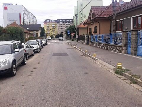 Pozor na zlodejov! Na Vodárni vykrádajú kabelky z áut