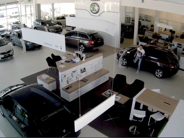 Muž je podozrivý z krádeže priamo v predajni automobilov