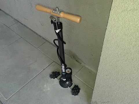 Slovenský unikát: Pred mestským úradom v Trnave osadili verejnú pumpu pre bicykle