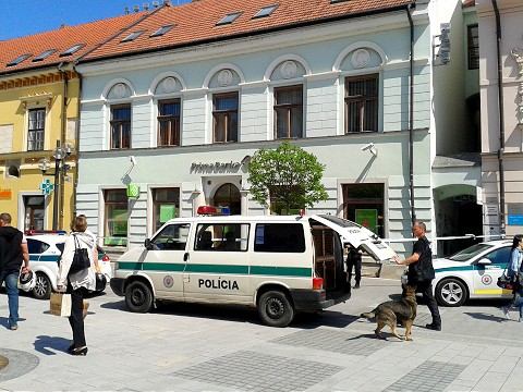 Pobočky Prima banky sú pod policajným dohľadom, anonym ohlásil bombu
