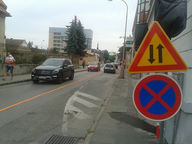 Dopravná zmena v centre Trnavy: Na ulici Dolné Bašty zaviedli obojsmernú premávku