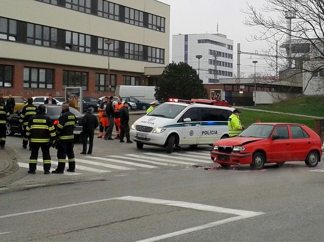 Po nehode pri trnavskej nemocnici prišiel šofér o vodičák