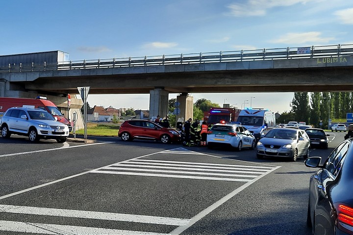 Vodička na okraji Trnavy narazila do motorkára, ktorý išiel po hlavnej ceste