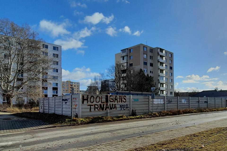 Zberný dvor na Sasinkovej ulici končí, zavadzal by okružnej križovatke