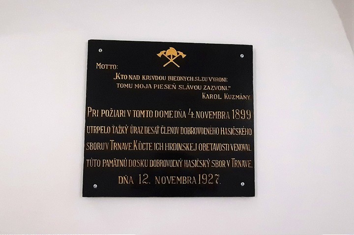 Desiatim hasičom išlo o život, pri obnove Prachárne na hrdinov nezabudli