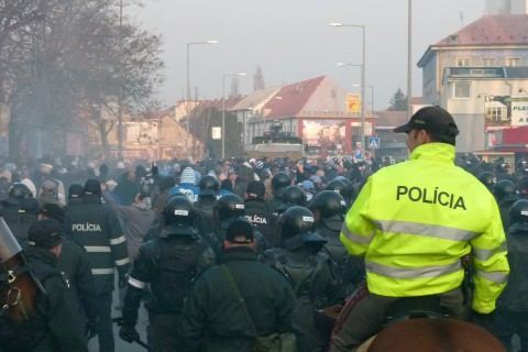 Päťsto policajtov bude strážiť poriadok na derby so Slovanom