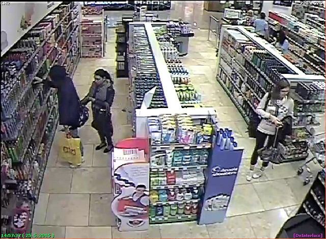 Polícia pátra po žene, ktorá v Piešťanoch ukradla peňaženku