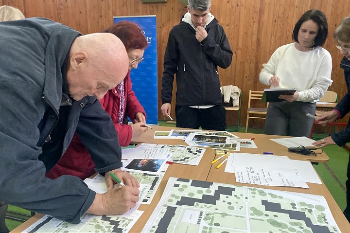 Na najväčšom sídlisku v Piešťanoch žiadajú ľudia viac stromov aj lavičiek