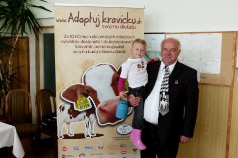 Adoptujte si kravičku, urobíte radosť deťom a zachránite štát