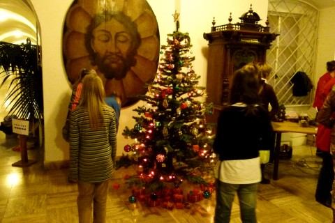FOTORIPORT: Prvú adventnú sviečku zapálili v múzeu