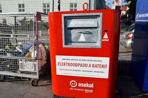Červeno-biele kontajnery stiahli z ulíc Trnavy, dôvodom je vandalizmus