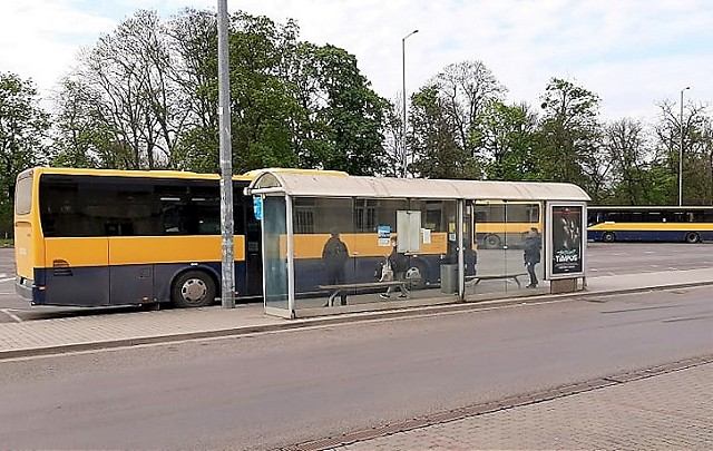 Prímestská autobusová doprava prechádza na prázdninový režim