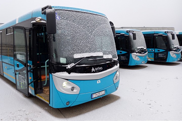 Na linkách v prímestskej doprave začína jazdiť 11 nových moderných autobusov