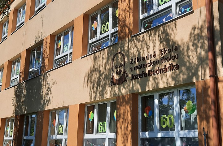 Základnú školu v Zelenči pomenujú po divadelníkovi Jozefovi Bednárikovi