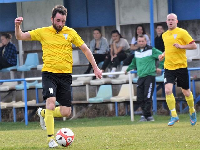 Futbal, 7. liga A: Bučany vyradili Modranku z hry o postup, Kobetič strelecky dobehol Sekeru
