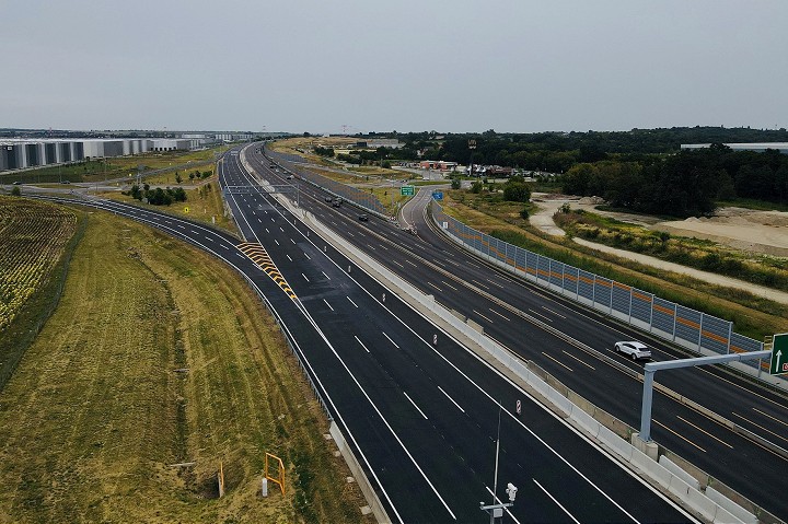 Diaľnica D1 pri Bratislave je už otvorená, vetva z Bernolákova na Trnavu sprejazdnená