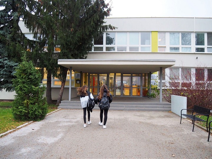 Dve trnavské školy obnovili výučbu, na Limbovej však museli zatvoriť škôlku