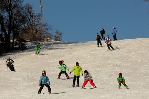 Na Bezovci a Skilande prerušili pre nevhodné podmienky lyžiarsku sezónu