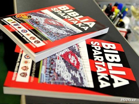 Knihu Biblia Spartaka ponúkajú aj na poštovú dobierku
