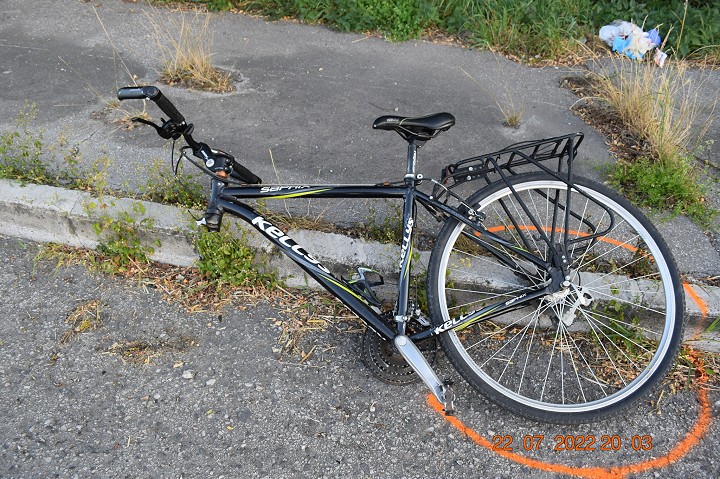 Na Sladovníckej zrazilo dve dievčatá na e-kolobežke, na Trstínskej cyklistku