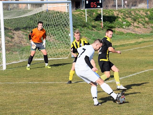 Futbal, 7. liga A: Biely Kostol strelil Kátlovciam poltucet gólov, Ružindol vyhral v Suchej