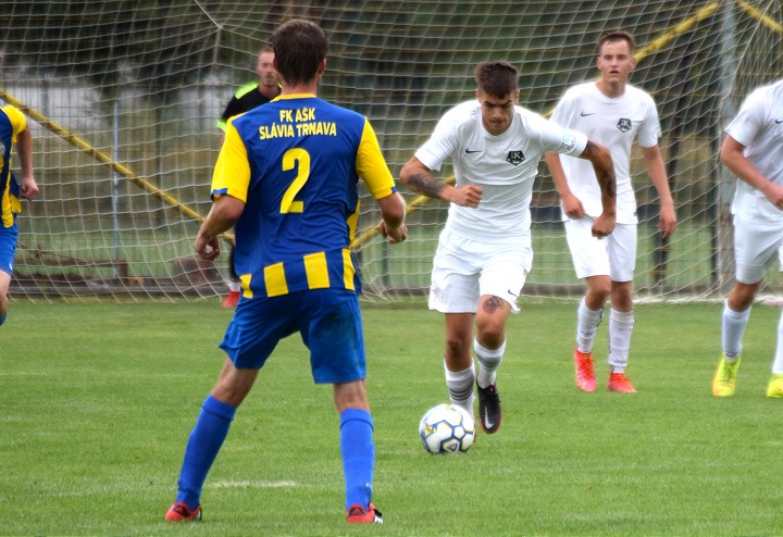 Futbal, 8. liga A: Slávia remizovala v Bielom Kostole, Modranka v Suchej
