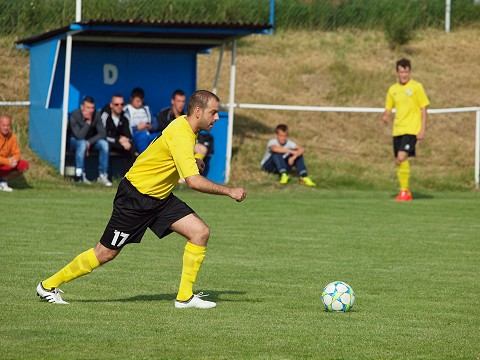 Futbal: Veľké Kostoľany zdolali Drahovce, Biely Kostol si poradil s Hrnčiarovcami