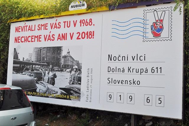 V Trnave pribudol bilbord namierený proti Nočným vlkom