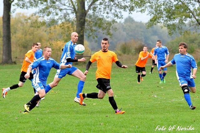 Futbal, 8. liga III. A: Vo Vlčkovciach sa nedohralo, hráč Opoja inzultoval rozhodcu