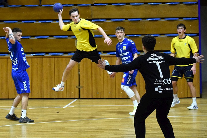 Kam za športom? Hádzanári privítajú Záhorákov, basketbalistky Košičanky