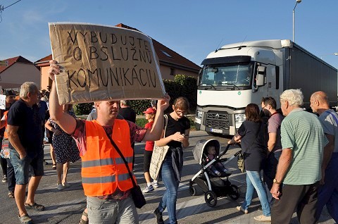 Dopravný problém v Modranke: Pre kamióny plánujú vybudovať novú cestu