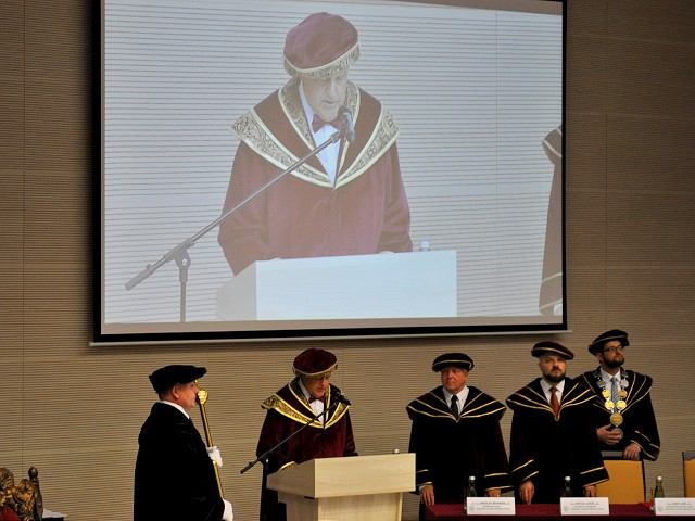 Na Univerzite sv. Cyrila a Metoda inaugurovali rektora Romana Boču