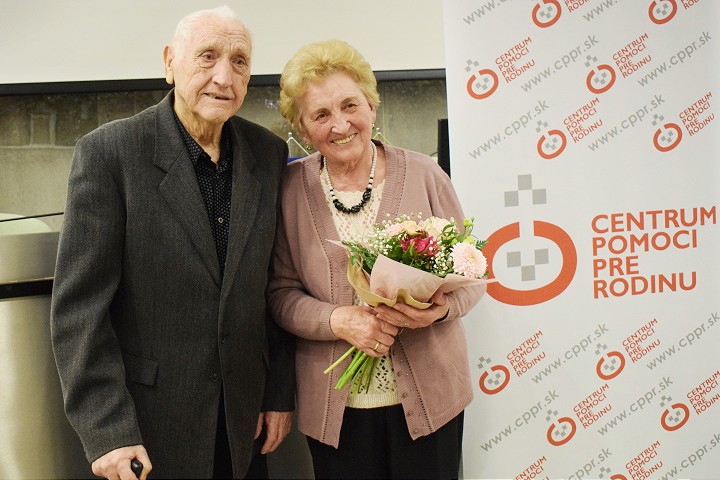 Ocenili dlhoročné manželstvá: Z vojenčiny jej písal listy, spolu sú už 66 rokov