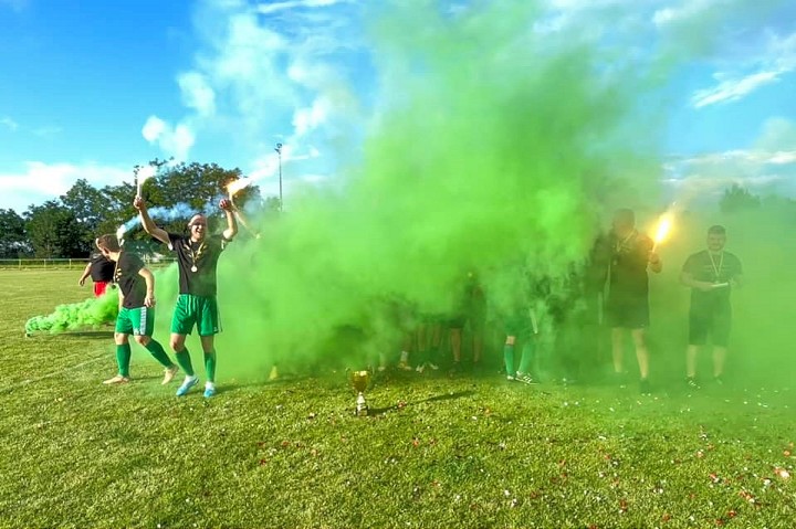Futbal, 8. liga A: Križovany si postrážili druhé miesto, Modranka vyhrala derby