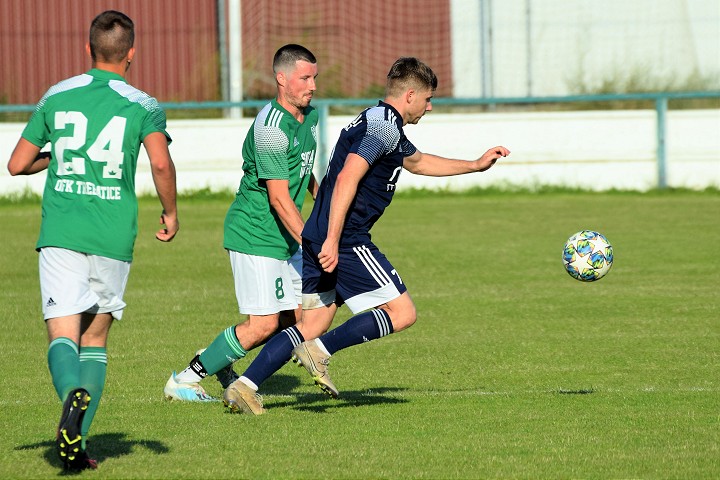 Futbal, 4. a 5. liga: Boleráz vyhral v Trebaticiach, Zvončín bral body bez boja