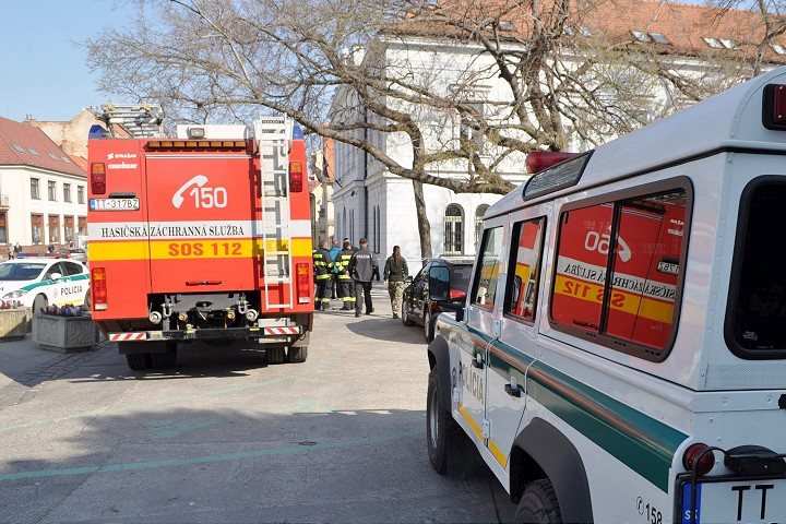 Trnavské súdy vo štvrtok evakuovali, nahlásenú bombu nenašli