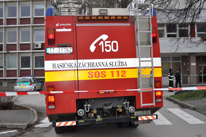 Na súdoch hľadali policajti bombu, dôvodom bola výhražná správa
