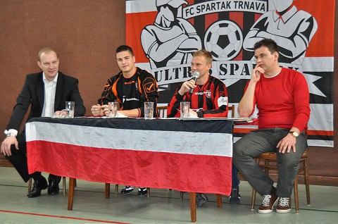 VIDEO: Spartakovec Kamenár sa vrátil na školu, kde sa učil karate