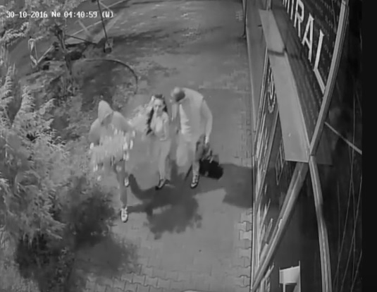 VIDEO: Zlodeji kradli na Ulici Ferka Urbánka, zachytila ich kamera