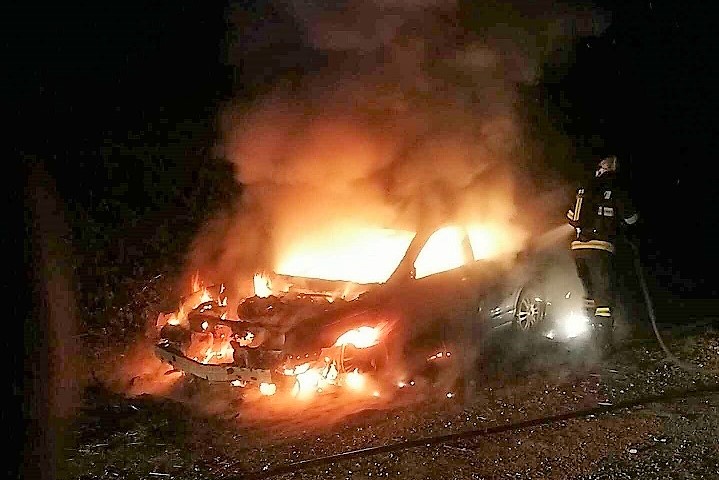 V Brestovanoch horelo opustené auto bez evidenčných čísiel