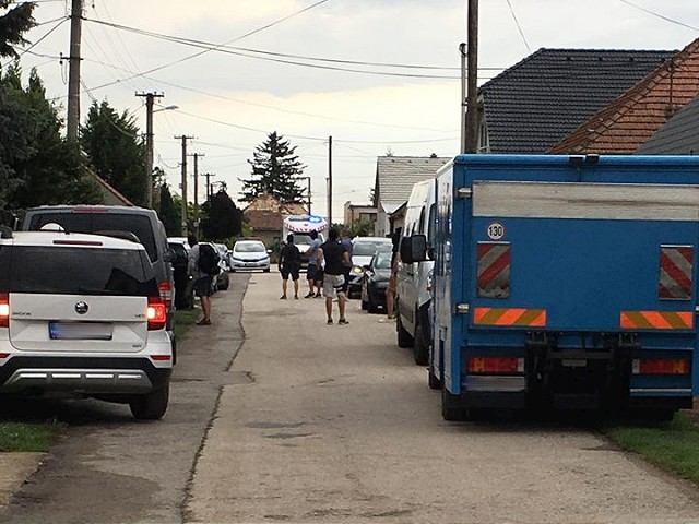 V Brestovanoch zasahovali policajti z NAKA, išli po drogách