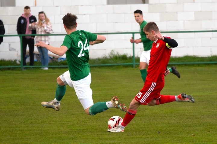 Kam za futbalom? Brestovany privítajú Veľké Kostoľany, Hrnčiarovce hostia Modranku