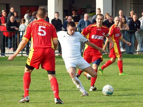 Futbal, OM: V Leopoldove sa nedohralo, Zavar pokoril Brestovany